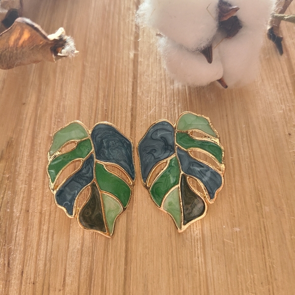 🌴🌴Beautiful Palm Leaf Earrings in a green marble Color🌴🌴 - Picture 12 of 14